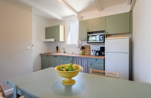 La Roque-sur-Pernes House | Cottage with AC and terrace n°10