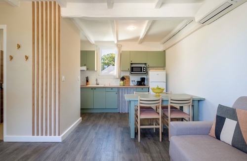 La Roque-sur-Pernes House | Cottage with views in a quiet setting n°13