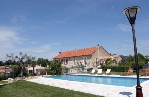 Caromb Apartment | Cottage with infinity pool in Provencal farmhouse