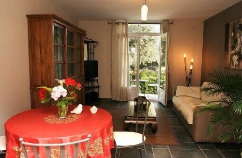 Caromb Apartment | Cottage with infinity pool in Provencal farmhouse