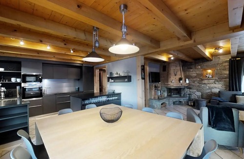 Le Chinaillon Ski Chalet | Cottages for 11 People