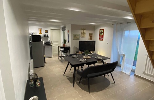 Fougerolles House | Country gîte not overlooked, quiet and outdoor relaxation area.