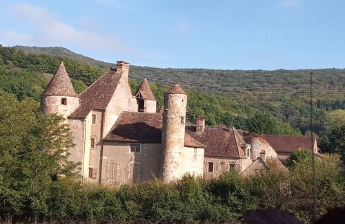 La Chapelle-sous-Brancion House | Country house for 2 people (many hiking trails)