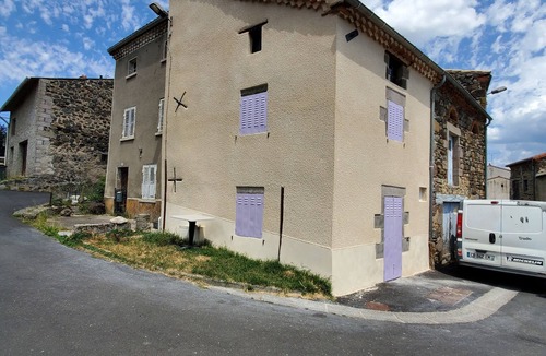 Cerzat Villa | Country cottage 5 minutes from the beach hiking trail