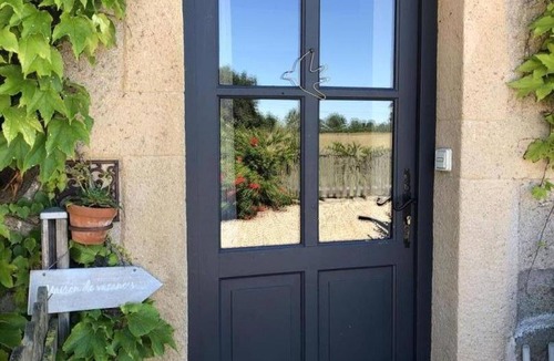 Le Bouchaud Cottage | Country cottage with air conditioning and garden in Auvergne