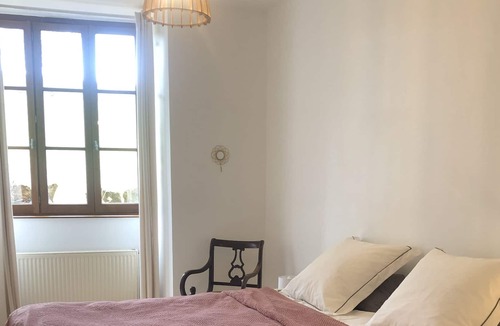Salornay-sur-Guye Cottage | Country house for 10/12 beds with swimming pool near Cluny