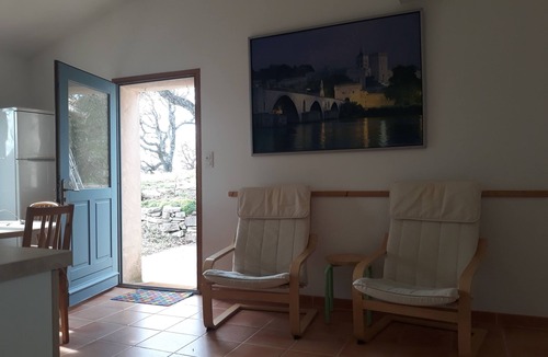 Le Barroux House | Country gîte at the foot of Mt Ventoux with view of Château du Barroux