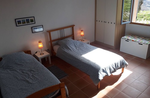 Le Barroux House | Country gîte at the foot of Mt Ventoux with view of Château du Barroux