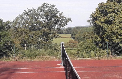 Crux-la-Ville Cottage | COUNTRY HOUSE & tennis court& swimming pool. 12 pers, dog accepted. Meals available.