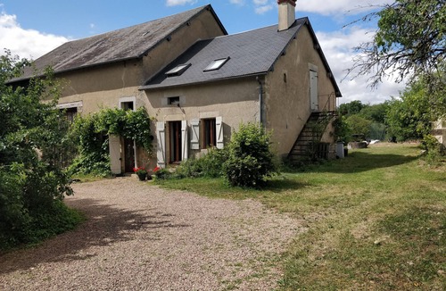 Crux-la-Ville Cottage | COUNTRY HOUSE & tennis court& swimming pool. 12 pers, dog accepted. Meals available.