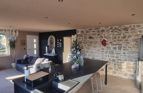Vesseaux House | Country house with beautiful mountain views. Close to walks and river.