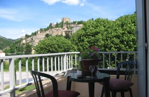 Montbrun-les-Bains Apartment | Couples' Getaway: Romantic Flats Near Thermal Spas | Bike Room | Full Kitchen