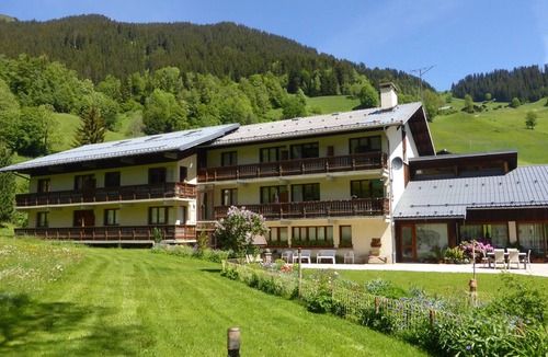 Beaufort Apartment | Cozy 2-Star Apt for 6 w/Mountain Views, Hiking & Ski Access
