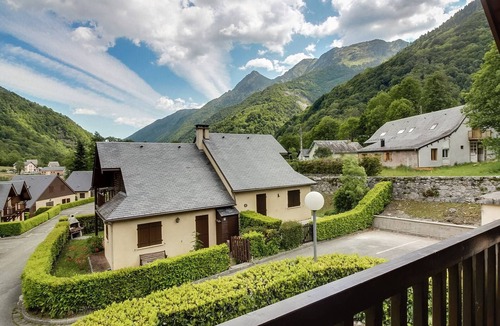 Cauterets Apartment | Cozy 2BR Chalet for 6 with Parking, WiFi, Terrace & Balcony – Close to Ski Lift