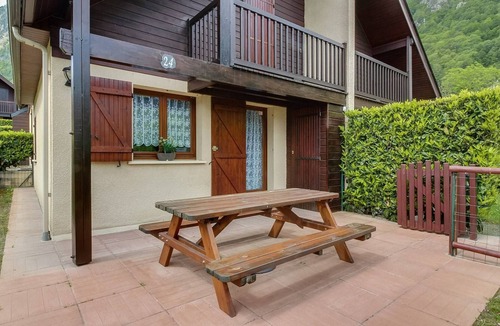 Cauterets Apartment | Cozy 2BR Chalet for 6 with Parking, WiFi, Terrace & Balcony – Close to Ski Lift