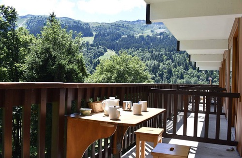 Meribel Centre Apartment | Cozy 3-Room Ski-In/Out Apartment with Summer Pool in Central Méribel, Sleeps 5