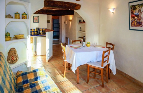 Villes-sur-Auzon Apartment | Cozy apartment in Villes sur Auzon with WiFi
