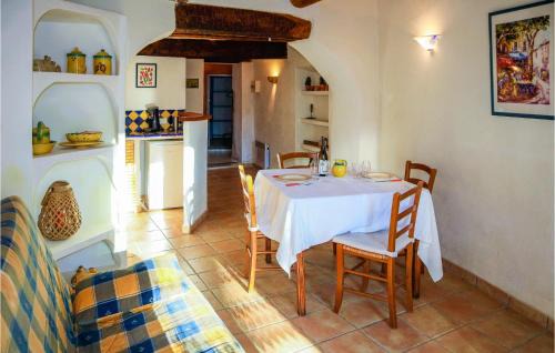 Villes-sur-Auzon Apartment | Cozy Apartment In Villes Sur Auzon With Wifi