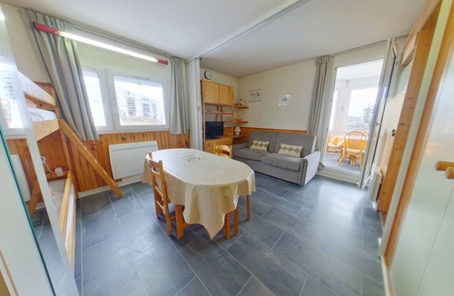 Premanon Apartment | Cozy apartment with loggia in the heart of Jura
