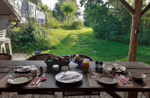 Grandrupt-de-Bains Bed & Breakfast | Cozy Blue Room at the Farm with Breakfast