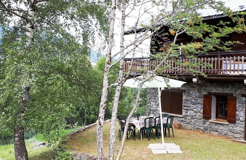 Beaufort Ski Chalet | Cozy chalet for 10 with fireplace and internet, close to slopes
