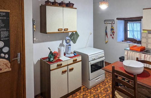 Courtesoult-et-Gatey Cottage | Cozy cottage with stove, shared garden, near castles