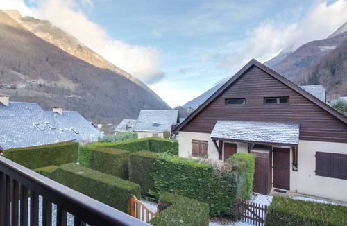 Cauterets House | Cozy Duplex Chalet for 7 with Terrace, Ski Storage & Parking near Gondola