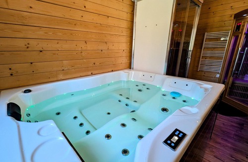 Fougerolles Cottage | Cozy Chalet with Spa and Pets Allowed near Plombières-les-Bains