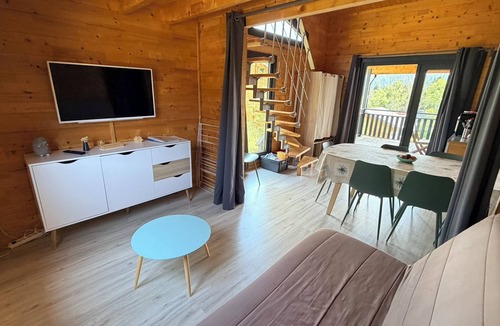 Saint-Laurent-en-Grandvaux Ski Chalet | Cozy chalet in the Haut-Jura with an indoor pool