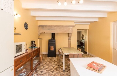 Bucey-les-Gy Cottage | Cozy group cottage in Bucey-lès-Gy, perfect for hikers