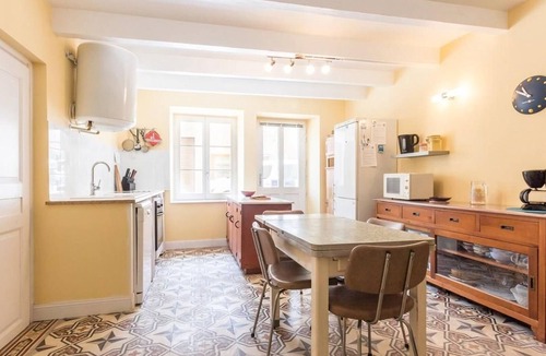 Bucey-les-Gy Cottage | Cozy group cottage in Bucey-lès-Gy, perfect for hikers
