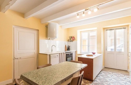 Bucey-les-Gy Cottage | Cozy group cottage in Bucey-lès-Gy, perfect for hikers