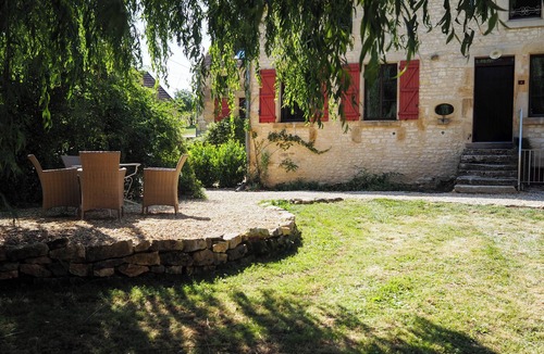 Cuncy-les-Varzy House | Cozy historic stone house - beautiful terrace & garden, dogs welcome