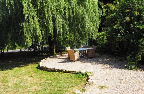 Cuncy-les-Varzy House | Cozy historic stone house - beautiful terrace & garden, dogs welcome