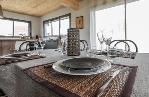 Arc-et-Senans House | Cozy House Close to Les Salines Royales with Parking and WiFi