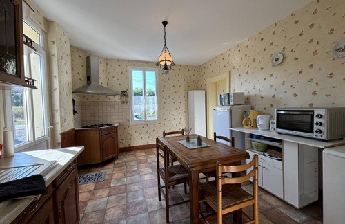 Diou Cottage | Cozy house with garden between canal and Loire