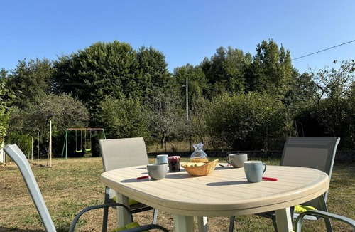 Diou Cottage | Cozy house with garden between canal and Loire