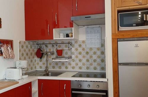 Montgenevre Apartment | Cozy Mountain Studio with South-Facing Balcony, Sleeps 5, Close to Ski Lifts and Shuttle