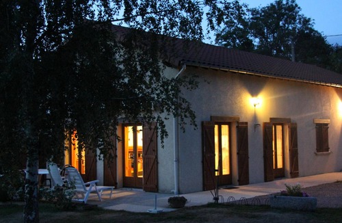 La Tuiliere Cottage | Cozy rental with garden, fireplace, and pet-friendly near Roanne
