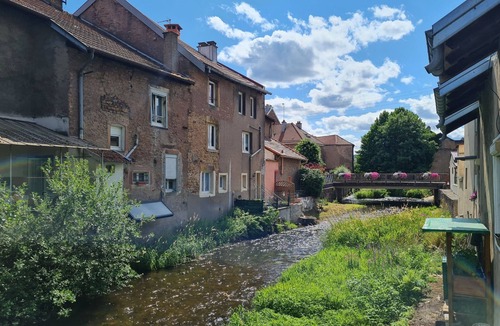 Raon-l'Etape Cottage | Cozy Riverside Getaway: 3-Bed Home with Balcony, Modern Amenities, Near Lakes & Skiing