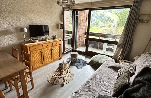 Correncon-en-Vercors Apartment | Cozy Studio at Ski Slopes with Balcony, Parking & Elevator