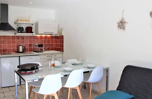 Les Claux Apartment | Cozy Studio with Balcony, 30m from Ski Lifts and 50m from Shops - Sleeps 4