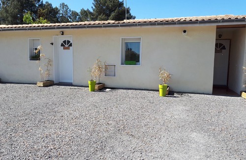 Gujan-Mestras Apartment | Cozy vacation rental in the Arcachon Basin for 2–3 people: peaceful setting, amenities, and beaches