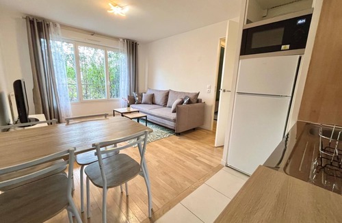 Buttes-Halage Apartment | Créteil, comfortable apartment 700m from the metro. Private parking lot