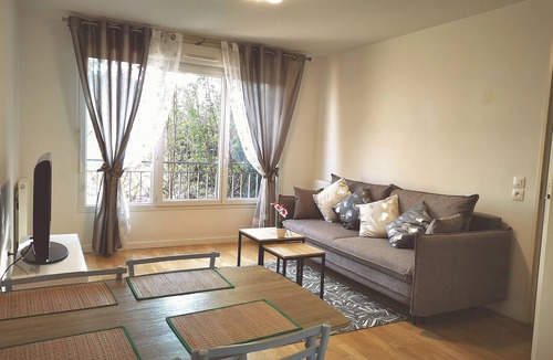 Buttes-Halage Apartment | Créteil, comfortable apartment 700m from the metro. Private parking lot