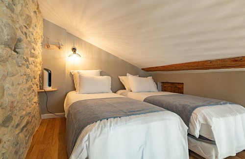 Charols Bed & Breakfast | Crocus Guest Room: Family-Friendly, Air-Conditioned, Countryside, Mountain View