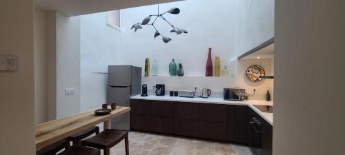 Caromb House | Cycle , Cook and Relax , grande maison cosy avec clim