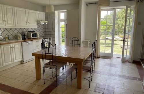 Saumane-de-Vaucluse House | Detached cottage in a Provençal estate 33 hectares, very large pool