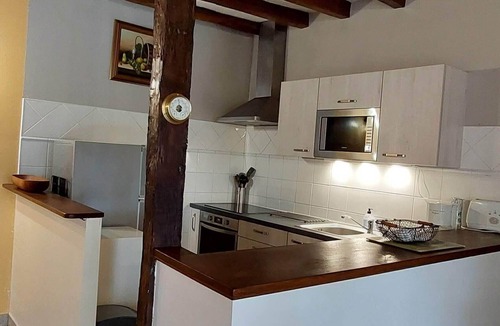 Le Louroux-Beconnais Cottage | Detached country house with private fishing pond