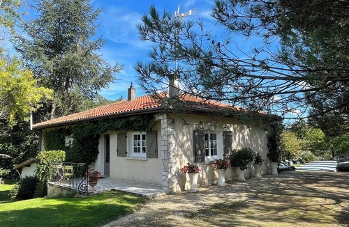 Bascous House | Detached house renovated with taste in a shaded park surrounded by vineyards